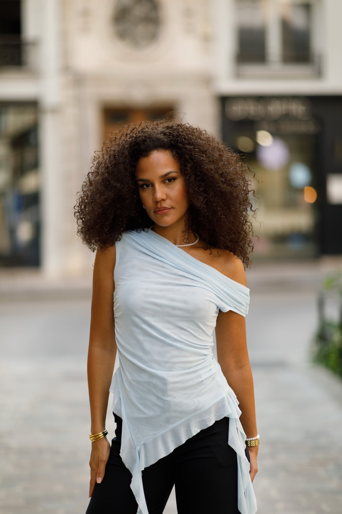Haut asymétrique bleu pastel