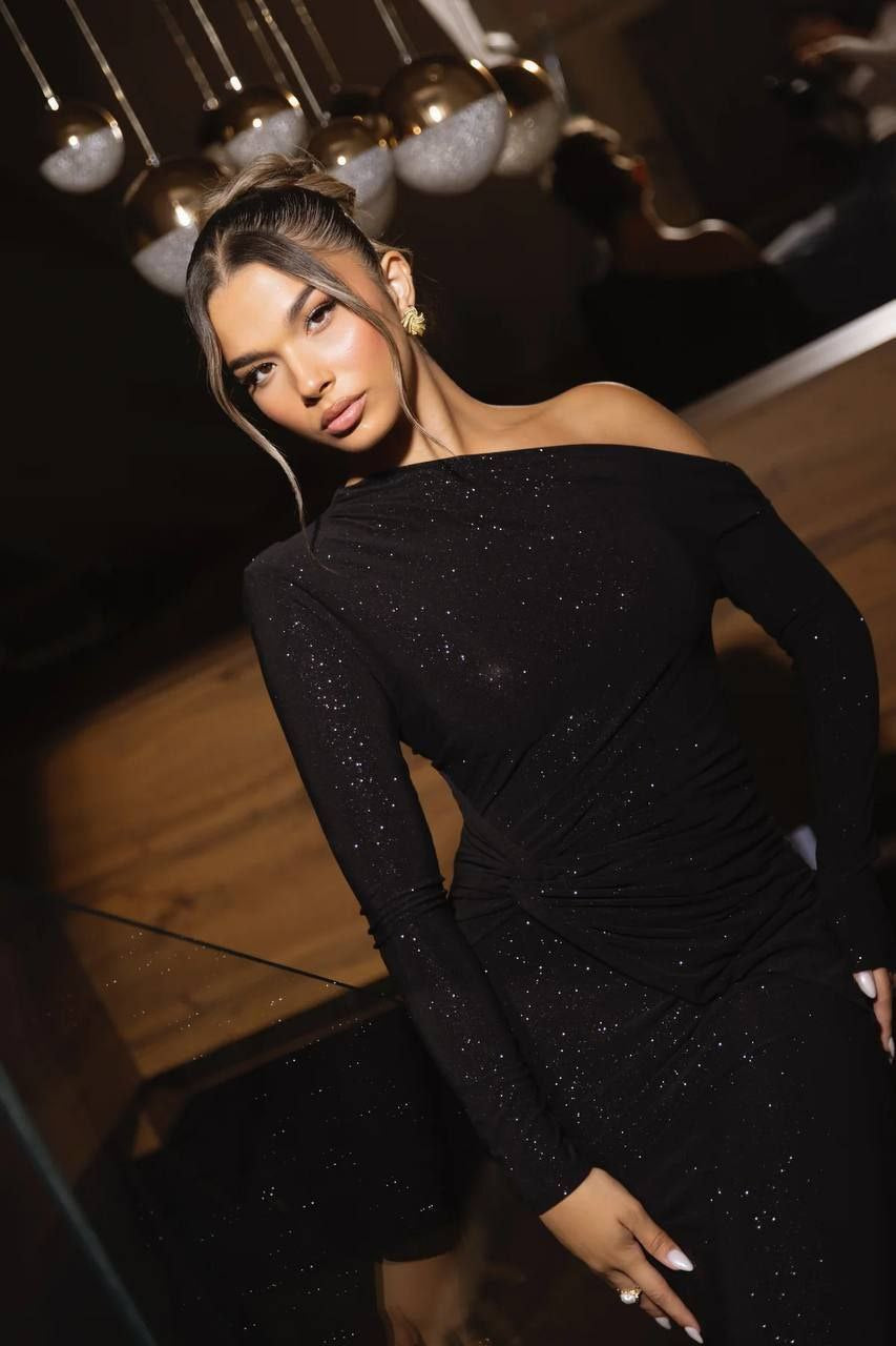 Robe Noire Asymétrique Longue à Paillettes – L'éclat des fêtes