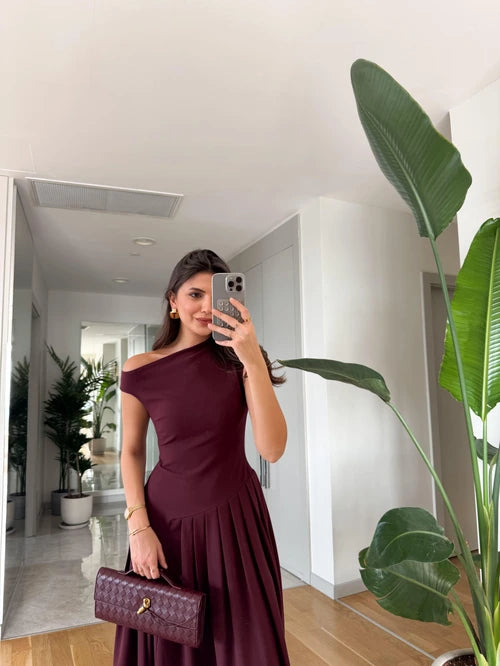 Robe Longue Rouge Bordeaux Asymétrique