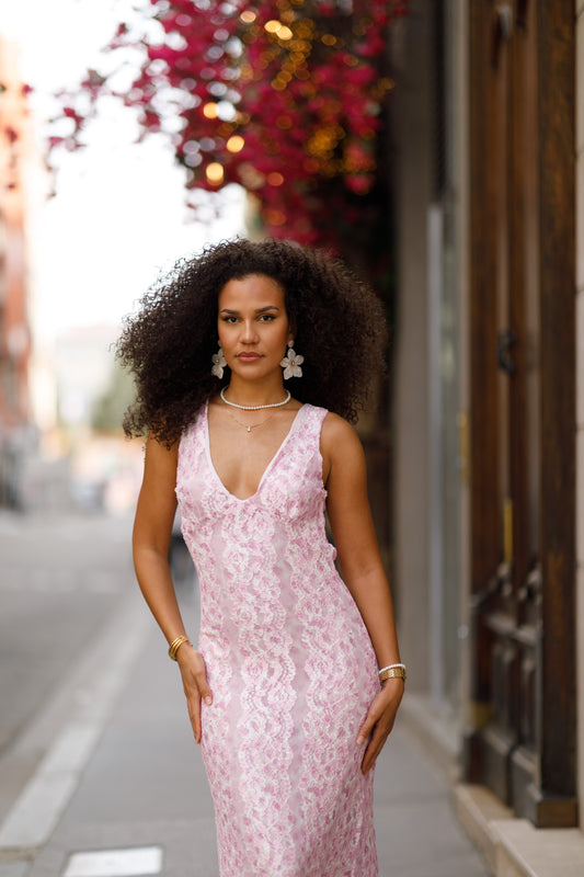 Robe longue rose en dentelle fleurie – Dos