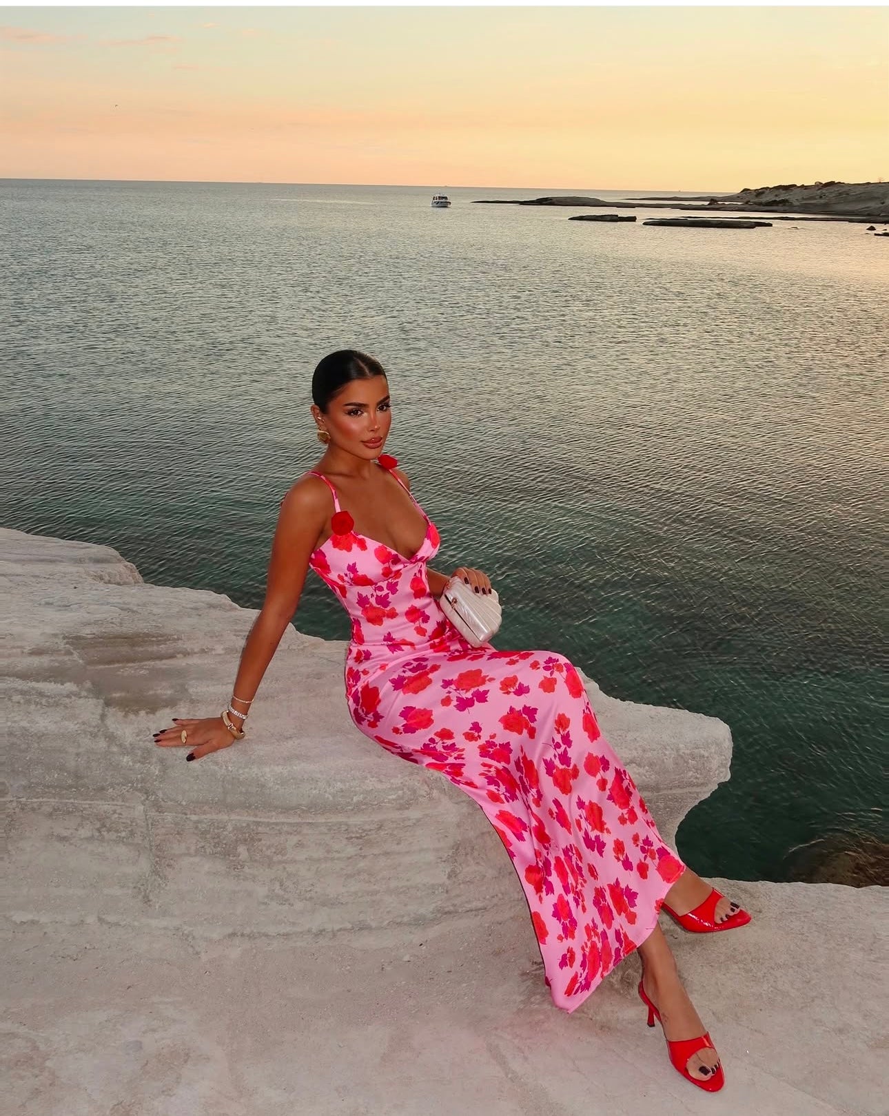 Robe longue satinée à imprimé floral