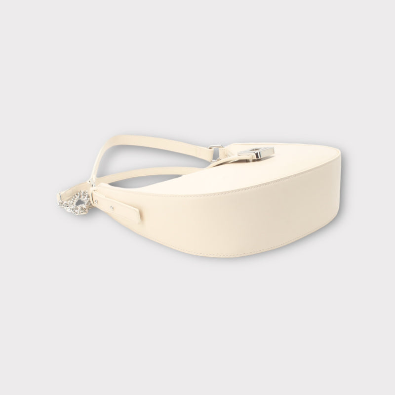 Sac à main demi-lune avec boucle dorée