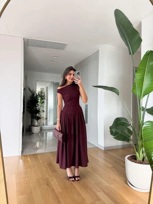 Robe Longue Rouge Bordeaux Asymétrique